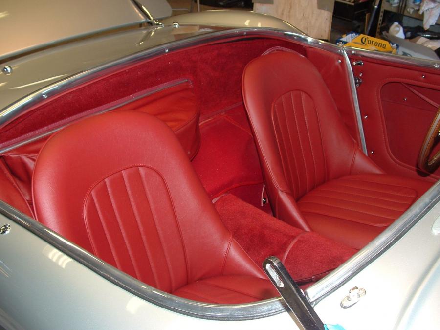 Интерьер Austin-Healey 100 (BN1) 1954 года  (фото 4 из 12)